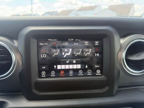 Used 2021 Jeep Wrangler Unlimited Sahara w/ Dual Top Group AWD/4WD image 19