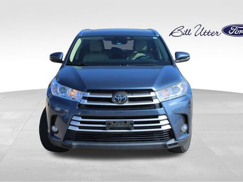 Used 2018 Toyota Highlander XLE image 2