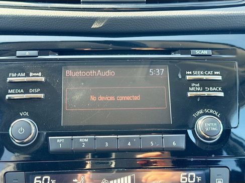 Used 2017 Nissan Rogue SV FWD image 16