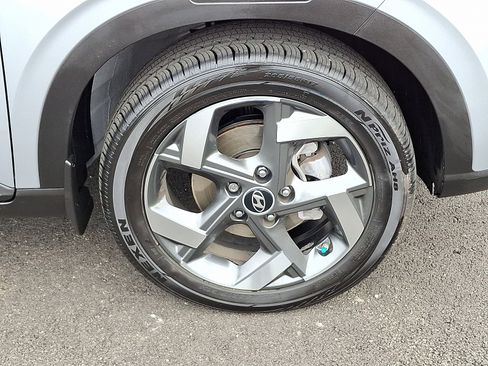 Used 2023 Hyundai Venue SEL image 8