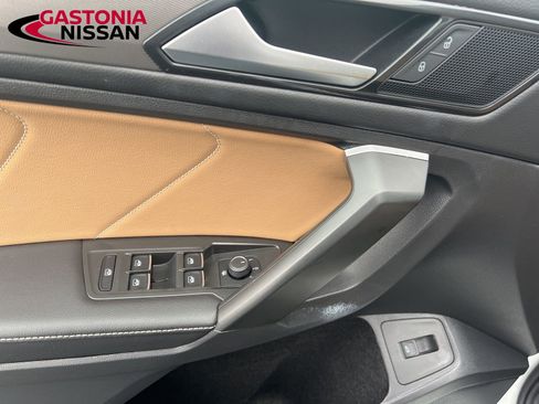 Used 2024 Volkswagen Tiguan SE image 38