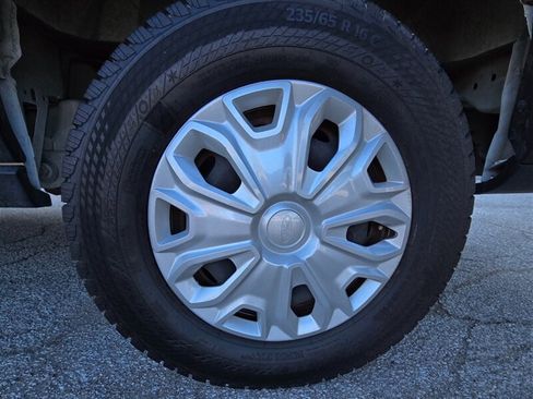 Used 2022 Ford E-Transit Medium Roof RWD image 32