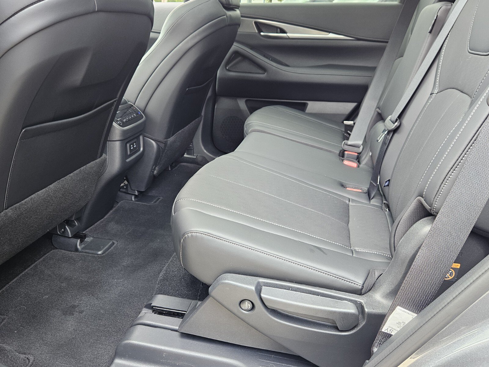 Certified 2026 INFINITI QX60 Pure w/ Cargo Package FWD image 12