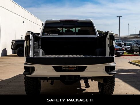 Used 2022 Chevrolet Silverado 2500 LTZ w/ LTZ Plus Package image 9