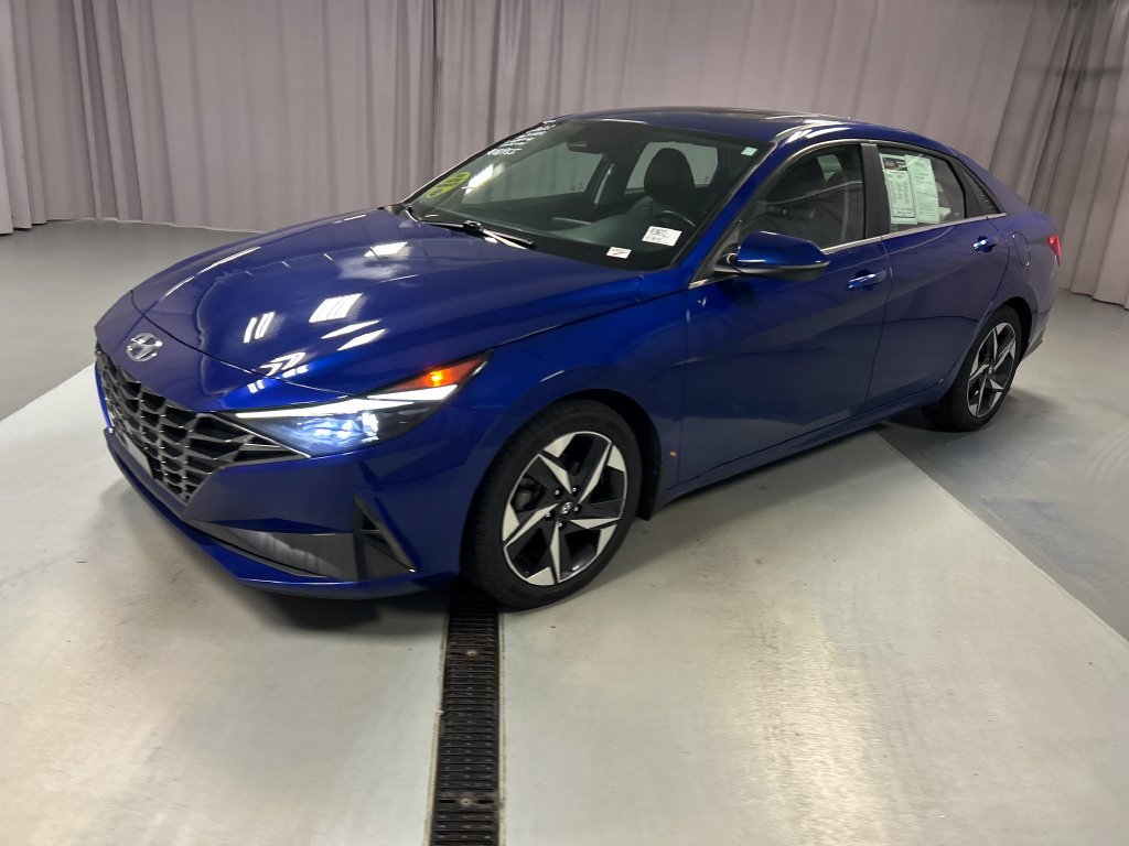 Used 2022 Hyundai Elantra Limited w/ Winter Weather Package FWD image 3