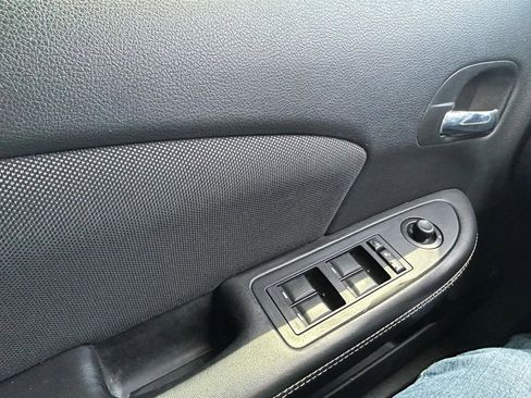 Used 2013 Dodge Avenger SE FWD image 24
