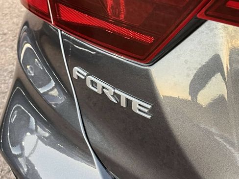 Certified 2023 Kia Forte LXS FWD image 5