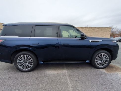 Used 2025 INFINITI QX80 Sensory image 3