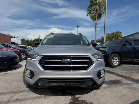 Used 2019 Ford Escape SE FWD image 2