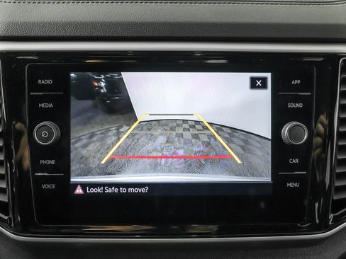 Certified 2023 Volkswagen Atlas Cross Sport SE image 8