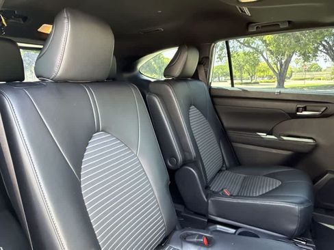 Used 2024 Toyota Highlander XSE FWD image 26