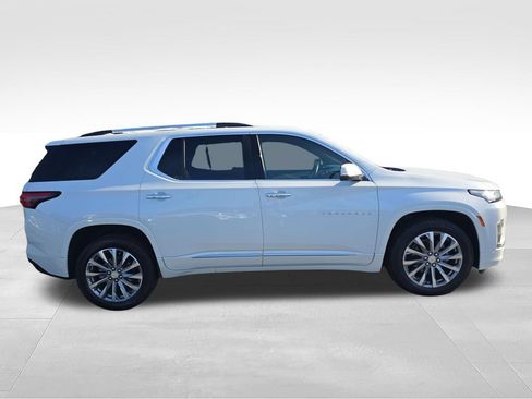 Used 2023 Chevrolet Traverse Premier FWD image 7