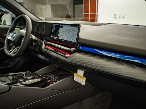 New 2026 BMW 550e xDrive image 18