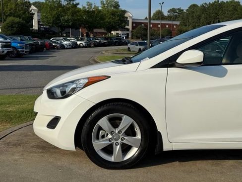 Used 2013 Hyundai Elantra GLS FWD image 12