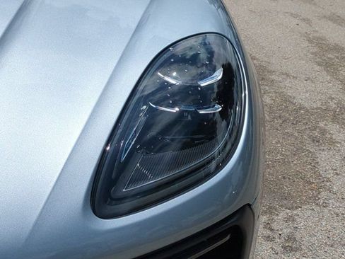 Used 2024 Porsche Macan AWD/4WD image 9