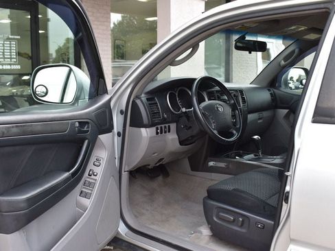 Used 2006 Toyota 4Runner SR5 RWD image 14