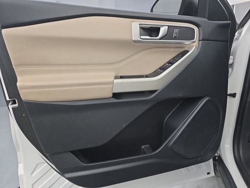 Used 2021 Ford Explorer XLT image 20