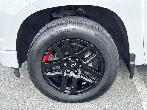 Used 2023 Chevrolet Silverado 1500 RST w/ Redline Edition AWD/4WD image 10