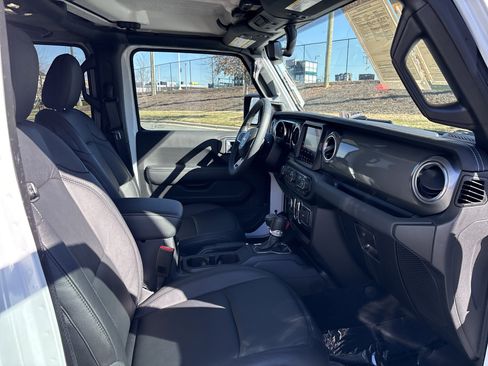 Used 2023 Jeep Wrangler Sahara image 24