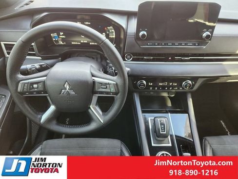 Used 2023 Mitsubishi Outlander SE Black Edition image 27