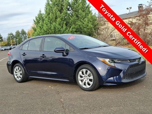 Certified 2022 Toyota Corolla LE image 1