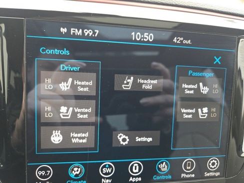 Used 2019 Chrysler Pacifica Limited image 29