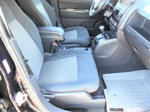 Used 2011 Jeep Patriot Latitude AWD/4WD image 23