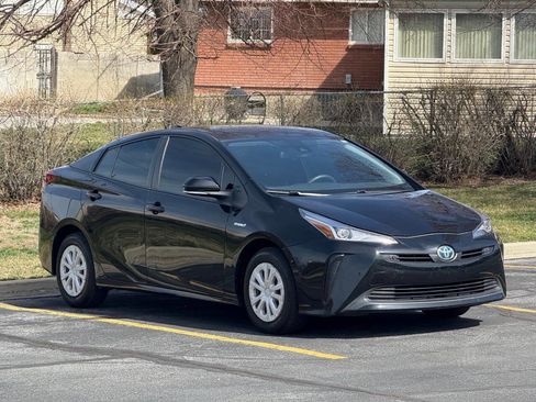 Used 2022 Toyota Prius LE FWD image 3