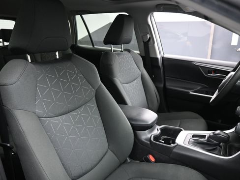 Used 2022 Toyota RAV4 XLE w/ Convenience Package image 22