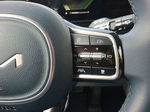 Used 2026 Kia Carnival EX FWD image 23