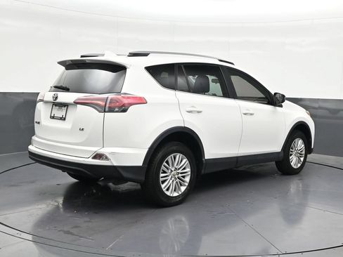 Used 2017 Toyota RAV4 LE FWD image 5