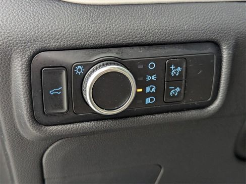 Used 2023 Ford Explorer XLT image 13
