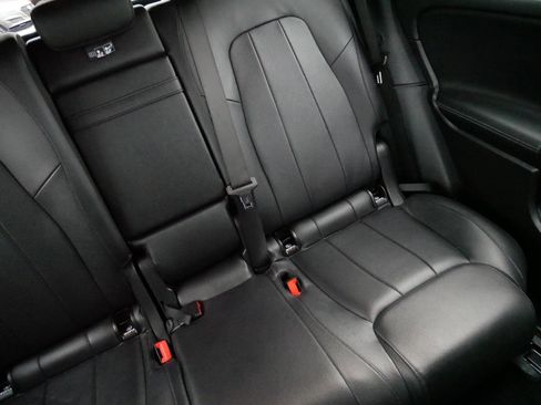 Used 2021 Mercedes-Benz GLB 250 4MATIC image 14