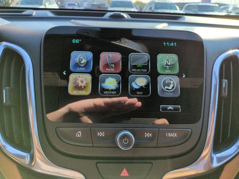 Used 2018 Chevrolet Equinox Premier image 19