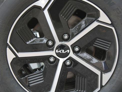 New 2026 Kia Niro EX FWD image 17
