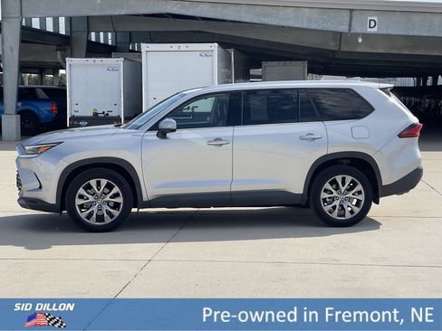 Used 2024 Toyota Grand Highlander Limited image 18