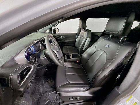 New 2026 Chrysler Pacifica Select image 15