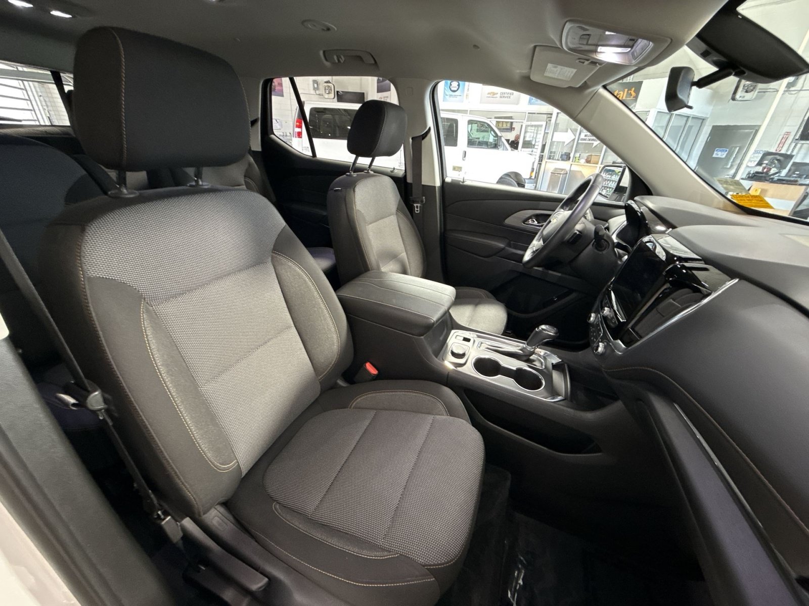 Used 2020 Chevrolet Traverse LT FWD image 28