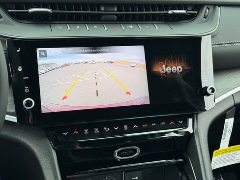 New 2026 Jeep Grand Cherokee Altitude image 14