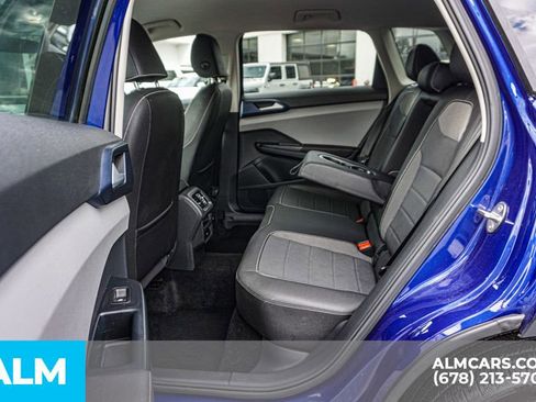 Used 2024 Volkswagen Taos SE image 21