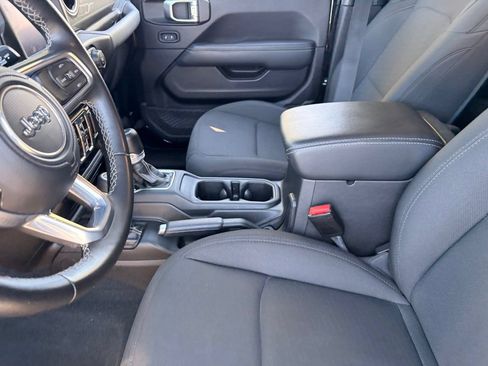 Used 2022 Jeep Wrangler Unlimited Sahara AWD/4WD image 19