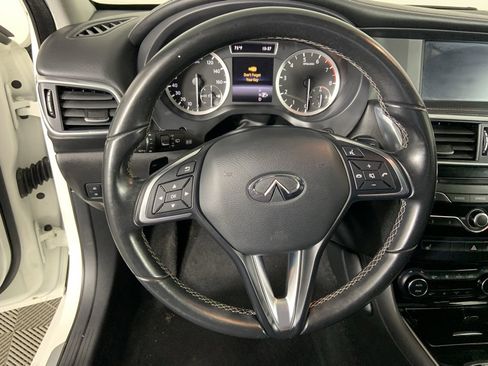 Used 2017 INFINITI QX30 Premium w/ Navigation Package image 9