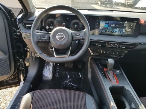 New 2025 Nissan Kicks SR image 11