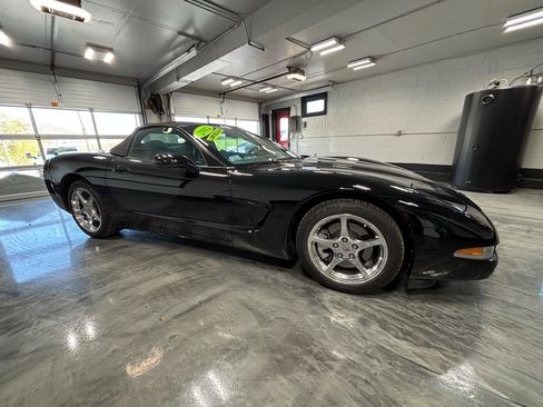 Used 2004 Chevrolet Corvette Convertible w/ Preferred Equipment Group RWD image 12