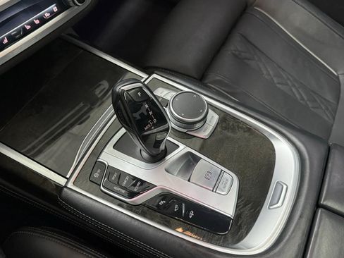 Used 2022 BMW 740i w/ Premium Package RWD image 21