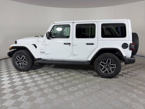 Used 2024 Jeep Wrangler Unlimited Sahara AWD/4WD image 4
