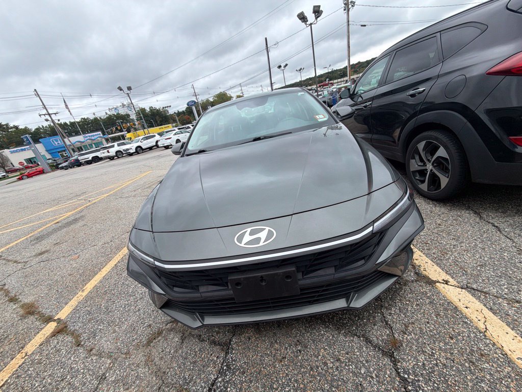 Used 2024 Hyundai Elantra Blue FWD image 6