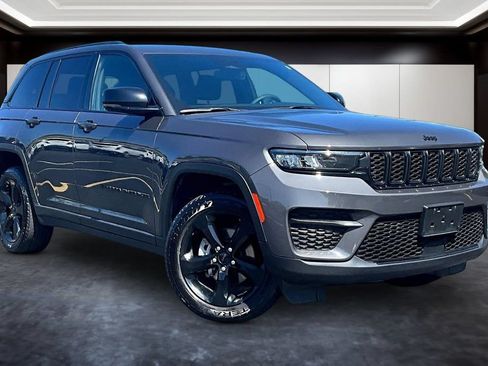 Used 2023 Jeep Grand Cherokee Altitude AWD/4WD image 1
