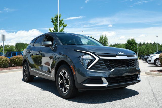 Used 2023 Kia Sportage LX AWD/4WD image 3