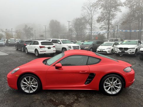 Used 2019 Porsche 718 Cayman Base image 8